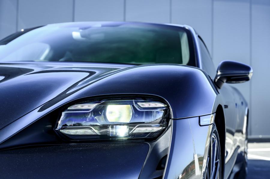Детали экстерьера Porsche Taycan Turbo 2020 года  (UK) (фото 39 из 40)